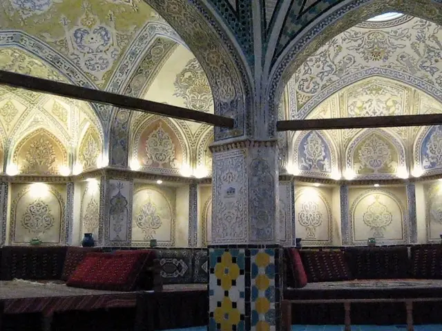 Çinili kubbesiyle hamam içi — Şirintepe, Masaj Salonun